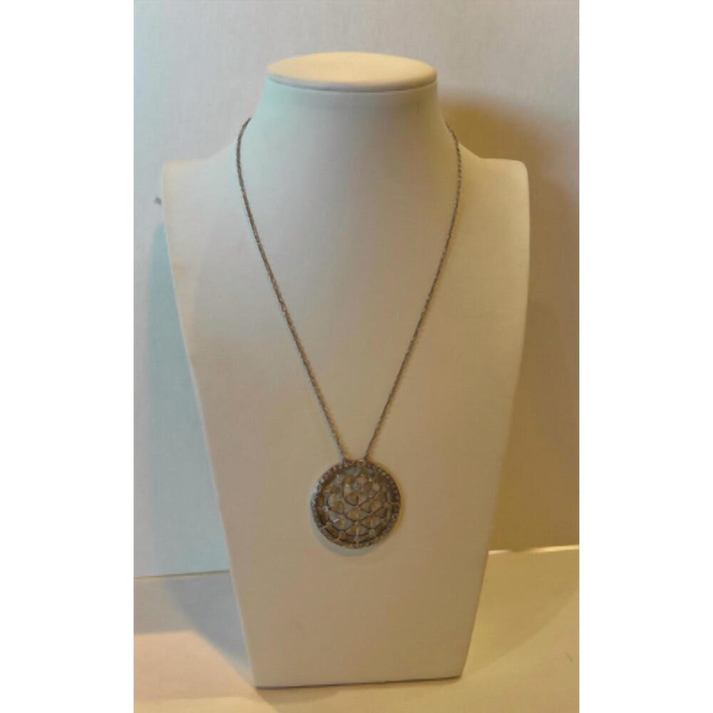 NEW SONYA'S webbed pendant necklace in silver